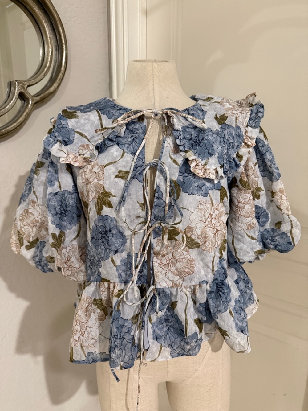 Aureum floral French tie blouse small - Picture 2 of 7